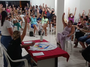 Notícia - Servidores públicos aprovam estado de greve em Araranguá