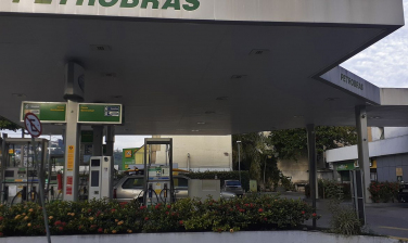 Notícia - Petrobras anuncia redução de R$ 0,40 no preço do diesel