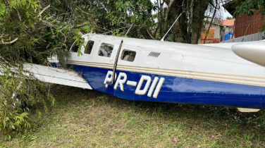 Notícia - Piloto fica ferido após acidente com monomotor em Imbituba (FOTOS)