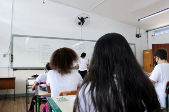 Notícia - Edital do programa Bolsa Estudantes da rede estadual é publicado