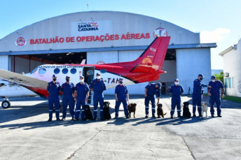 Notícia - Nove militares dos bombeiros de SC partem para Petrópolis