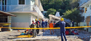 Notícia - Após suspeita de explosão, estrutura de dois andares desaba em Florianópolis