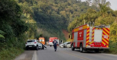 Notícia - SC-390: motorista fica ferido após colisão entre carros em Orleans