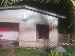 Notícia - Casa é atingida por incêndio em Passo de Torres