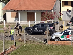 Notícia - Jovem invade casa do ex-chefe e faz os familiares de reféns