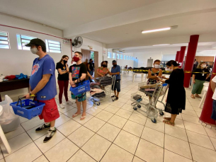 Notícia - Abadeus arrecada mais de R$ 86 mil com bazar