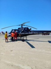 Notícia - Duas pessoas se afogam em Balneário Arroio do Silva e helicóptero é acionado