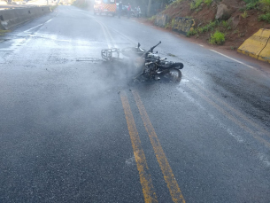 Notícia - Motociclista morre após colidir com carro 