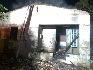 Notícia - Idosa tem mais de 70% do corpo queimado após casa incendiar em Criciúma