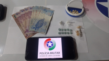 Notícia - Criciúma: PM apreende cocaína, crack e ecstasy no bairro Progresso