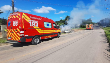 Notícia - Incêndio atinge veículo no bairro Santa Apôlonia, em Morro da Fumaça