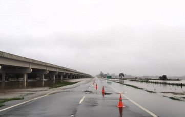 Notícia - BR-101: trânsito liberado em meia pista no sentido Norte em Araranguá