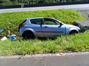 Notícia - BR-101: saída de pista deixa quatro pessoas feridas em Santa Rosa do Sul