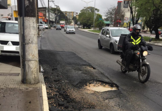 Notícia - Cuidado com os buracos na Avenida Centenário