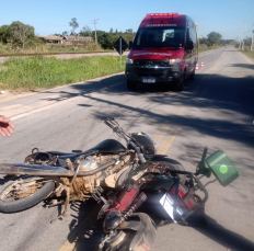 Notícia - Adolescente é encaminhado ao hospital após colisão entre bicicleta elétrica e moto