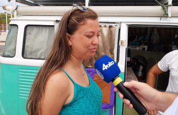 Notícia - Casal que percorre o litoral brasileiro em kombi passa pelo Rincão