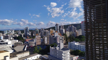 Notícia - Quarta-feira com tempo bom, frio e vento de até 50 km/h em Criciúma