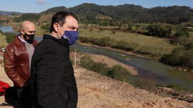 Notícia - Carlos Moisés inspeciona obras na Serra do Rio do Rastro