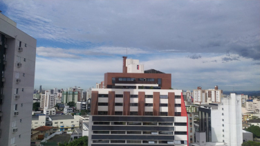 Notícia - Quinta-feira com temperatura elevada e chance de chuva à tarde