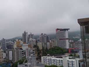 Notícia - Sexta-feira com tempo nublado e possibilidade de chuva no período da tarde