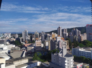 Notícia - Terça-feira com sol e temperatura acima dos 30°C