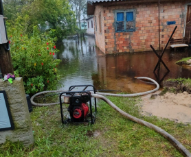 Notícia - Defesa Civil utiliza bomba hidráulica para retirar água de residências em Balneário Gaivota