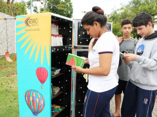 Notícia - Ceusa colabora com projeto Geladeira Literária