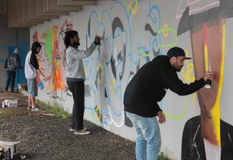 Notícia - Grafites de paredes do Ginásio Municipal são cobertos por pintura