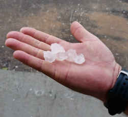 Notícia - Granizo forte chama atenção no Morro dos Conventos (VÍDEOS)