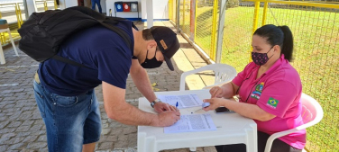 Notícia - Trabalhadores de agroindústria do Sul decidem entrar em greve 