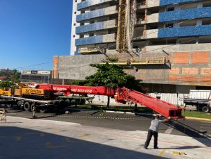 Notícia - Uma remoção de guindaste que fecha o trânsito em Araranguá