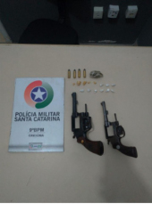 Notícia - Adolescente é apreendido com drogas e duas armas de fogo