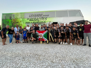 Notícia - Atletas de futsal chegam a Criciúma após conquistarem vaga no Mundial (VÍDEO)