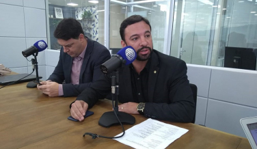 Notícia - Daniel Freitas entrega hoje recursos em cinco cidades da Amrec