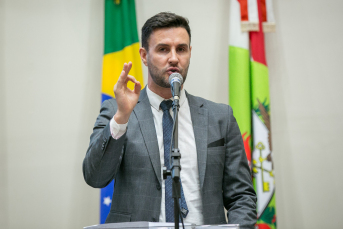 Notícia - Felipe Estevão e o projeto: eleger deputados na Amurel