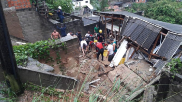 Notícia - Temporal deixa mortos e alagamentos em Florianópolis