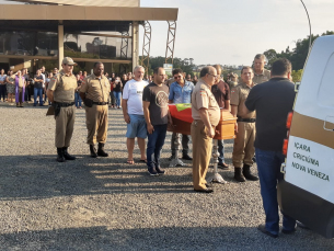 Notícia - Honras militares nas despedidas ao cabo Ribeiro (VÍDEO)