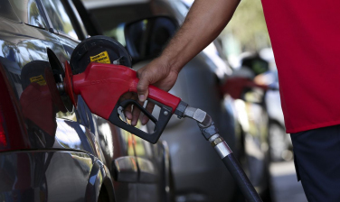 Notícia - Araranguá e Criciúma têm os menores preços médios da gasolina comum em SC