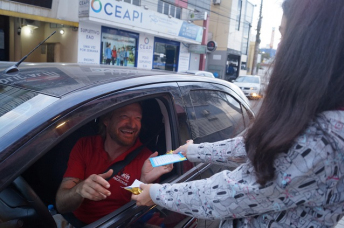 Notícia - Colégio Universitário promove drive thru em comemoração ao Dia do Professor