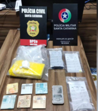 Notícia - Com mais de 800 gramas de cocaína, trio é preso em Imbituba