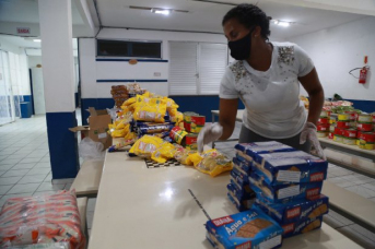 Notícia - Educação divulga calendários para retirada do kit de alimentação escolar