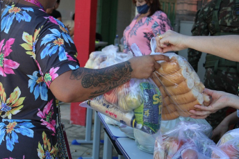 Notícia - Educação entrega 10 mil kits de alimentação em Criciúma