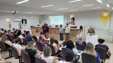 Notícia - Cocal do Sul entrega notebooks a professores da rede municipal