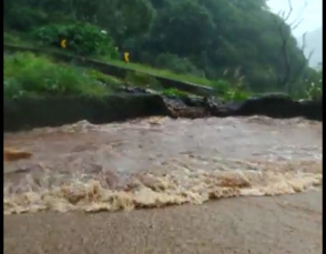 Notícia - Chuva causa enxurrada na Serra do Rio do Rastro (VÍDEO)