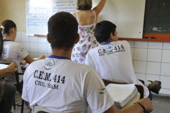 Notícia - Capes oferece 60 mil bolsas para a formação de professores 