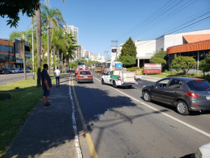 Notícia - Mais um dia de obras e trânsito caótico na Centenário