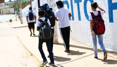 Notícia - Pesquisa: número de jovens no ensino médio aumenta 61% em 6 anos