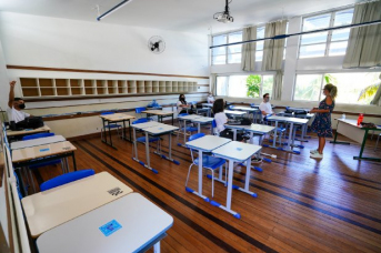 Notícia - Mais de 70% dos profissionais da educação de SC estão com a vacinação contra a Covid-19 completa