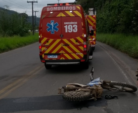 Notícia - Desespero: Mãe vê filha se acidentar de motocicleta em Urussanga (FOTOS)