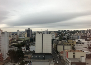 Notícia - Fim de semana deve ser quente e chuvoso no Sul de Santa Catarina 